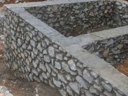 Doğal taş, tüm erdemleriyle, her ev sahibinin inşaatta kullanamaz. Garajin Temeli Kopuk Bloklar Ve Gazli Betonun Kendi Elleriyle Doldurulmasi Ve Yapilmasi Evin Garaji Ile Derinligi