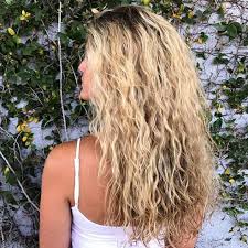 Blowout and bridal inspiration right this way! Hairstyles For Greasy Hair To Try When You Re Feeling Lazy Hair Com By L Oreal