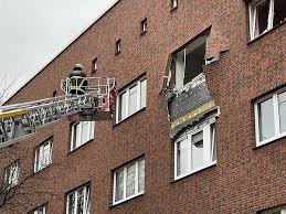 Finden sie ihre passende wohnung zum thema: Marihuana Plantage Die Ursache Explosion In Hamburger Wohnung Fassade Gesprengt Mopo