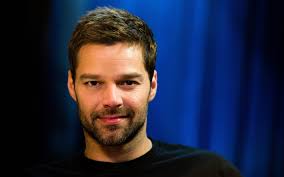 بدأ الغناء بالإسبانية عام 1990. Download Wallpapers Ricky Martin Smile Portrait Puerto Rican Singer Photoshoot Enrique Martin Morales Besthqwallpapers Com Ricky Martin Singer Puerto Rican Singers