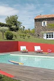 Peindre Un Mur D Une Couleur Contrastante Permettra De Faire Ressortir Le Bleu De L Eau Dccv Pool Piscine Peindre Mur Exterieur Deco Piscine Mur Exterieur