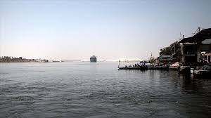 Megaship blocks all traffic in suez canal after running aground in bizarre incident the #suez_canal , one of the world's most critical. K Cuf7szznnjem
