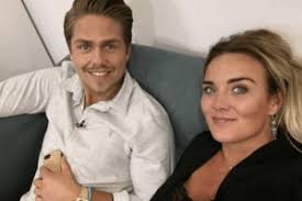 Roxeanne hazes heeft eerder deze week een totale breakdown gehad. Roxeanne Hazes Laat Opvallende Tatoeage Zetten Voor Haar Zoontje Fender