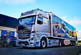 Europe Trucks On Instagram Mercedes Benz Actros By Transwhite Transportes Give This Truck A Score Of 1 10 Trucks Mercedes Benz Trucks Benz