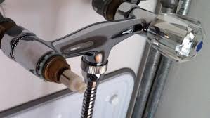 Damit es in der wohnung nicht zu einer überschwemmung kommt. Tropfender Wasserhahn