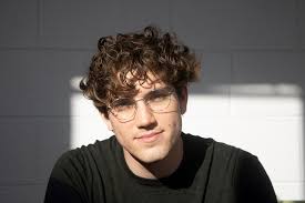 SU Bandier student Aidan Ochre to perform his indie records at Reneprom