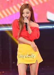 Không có phô ra ngoài nhiều mà . Nb Mamamoo S Wheein Apologizes For Swearing And Drinking On Her V App Netizen Nation Onehallyu