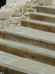 Escalier En Pierre Avec Marches Bois Escalier En Pierre Escalier Exterieur Beton Escalier De Jardin