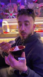 Cuando el helado está frío ¿A vosotros os pasa lo mismo? El señor  @Eldisfrutometro opina lo mismo 🤔 #helado #buffet