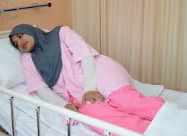 Sekiranya pesakit tidak mampu melakukannya, dia dibolehkan duduk berlunjur atau mengikut kemampuannya. Https Hserdang Moh Gov My Images Hmi Panduan Solat Wanita Pdf