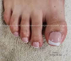 Uñas de los pies estilo francés decoradas con flores fáciles. Frances Pies