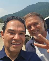 Mi esposa y yo, visitamos la comunidad de Ignacio Allende, acompañados por  Verónica Adame, Subdirectora de Conjuntos Urbanos, para trabajar en un  proyecto que beneficiará a nuestros vecinos, trabajaremos de la mano