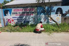 Dan yang menjadikan aku sangat bernafsu adalah karena statusnya yang janda beranak satu.di suatu sore, menjelang malam, ketika baru datang dari kampus untuk konsultasi skripsi, kudapati rumah mbak yati (begitulah panggilan sekretaris desa yang rumahnya kutempati itu) tampaknya sepi. Desa Di Sragen Siapkan Rumah Hantu Untuk Pemudik Nekat Beritasatu Jateng Berita Satu