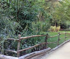 Barrieres De Jardin Barriere Jardin Barriere Bois Jardin Jardins En Bois