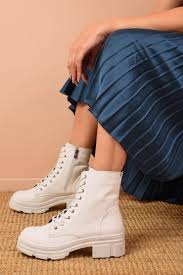 Ayakkabı modellerinde erkeklere oranla kadınlar için daha çok çeşit bulunmaktadır. Kadin Bot Modelleri Fiyatlari Ayni Gun Kargo Shoes Time
