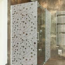 Une Paroi De Douche Occultant Aux Motif Design De Branche A Baies Paroi De Douche Douche Paroi