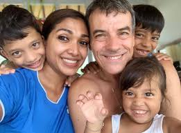 X-Change: Cinta Tak Kenal Warna Kulit, Ini 5 Pasangan Berlainan Bangsa Yang  Popular Di Malaysia