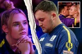 Eloise Kitchen's Instagram, Twitter & Facebook