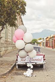 Dale un toque original a la fiesta de tu boda, bautizo o comunión decorándola con globos de látex. Ideas Bonitas Y Originales Para Decorar Una Boda Con Globos