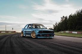 Full plastic body kit for early model sedan / coupe with e30 mtech 1 body kit $ 1,999. Schwedischer E30 Driftstar Eurotuner News
