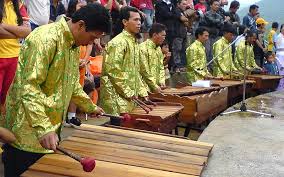 Ciri khas musik ini adalah pada alat, yaitu terompet yang terbuat dari kuningan dan dilengkapi dengan bass drum seperti pada drum band. Ini 5 Fakta Keren Musik Kolintang Dari Sulawesi Utara