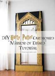 Découvrez ma déco d'anniversaire harry potter et téléchargez gratuitement l'intégralité des fichiers que j'ai créés pour l'occasion. Diy Harry Potter Cardboard Mirror Of Erised Tutorial Harry Potter Bricolage Decoration Harry Potter Deco Harry Potter