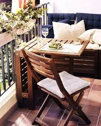 Sehe Dir Das Foto Von Weltenbummler Mit Dem Titel Gemutliche Sitzecke Fur Einen Kleinen Balkon Und Ander Small Balcony Design Balcony Furniture Apartment Patio