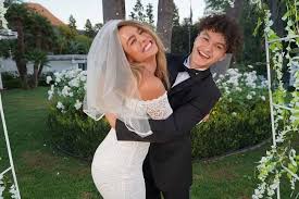 My 16 year old little brother faze jarvis had a first date with his new girlfriend amanda, but his ex girlfriend carrington randomly. Faze Jarvis Bio Age Net Worth Height In Relation Nationality Body Measurement Career