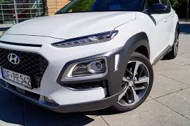 The hyundai kona has been a competitive player in the subcompact suv segment since its introduction for the 2018 model year. Hyundai Kona Style 1 6 T Gdi Kleines Korea Suv Mit Allrad Doppelkupplungsgetriebe Und 177 Ps Benziner Im Test Motormobiles