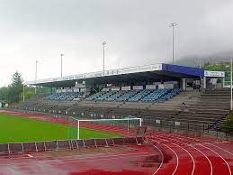 Februar 1996 i ulsteinvik) er en norsk friidrettsutøver.han representerer dimna idrettslag og har leif olav alnes som hovedtrener. Hoddvoll Stadion Stadion In Ulsteinvik