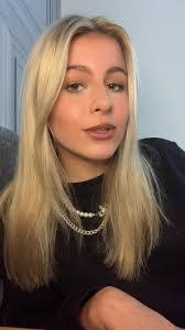 Cara Carson's Instagram, Twitter & Facebook