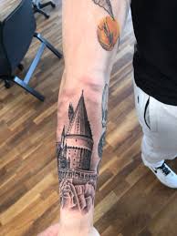 Harry potter is done at an age when trains were the in thing. Jennifersimpinatoã On Twitter Loving That Tattoo Harrypotter Hogwarts Tattoo Gaytwitter Inked