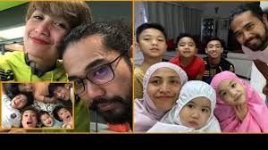 Rupanya dah bergelar ayah dah. Berapa Anak Johan Raja Lawak Biodata Dan Latar Belakang Pelawak Johan Raja Lawak Iluminasi Koleksi Gelagat Pengacara Skool Of Lawak Johan Jep Sepahtu J J Kumpisaxh