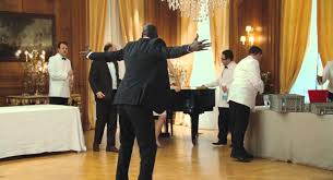 The Intouchables I Love This Movie This Song This Guy Omar Sy I Can T Get Enough Of This Scene Extrait Film Nakache Chanson