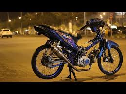 Namun sayang di indonesia sendiri,terkadang modifikasi ini membahayakan.penggunaan spareparts palsu dan ban ukuran mini yang malah di pakai harian. Modifikasi Motor Revo Thailook Style Youtube