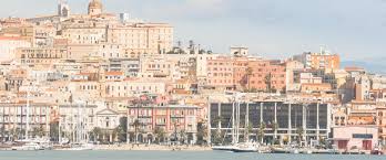 Blick auf den hafen und via roma in cagliari. Yachtcharter Italien Sardinien Segeln Ab Cagliari Trend Travel Yachting