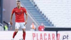 Benfica discovered eusébio due to the efforts of brazilian former player josé carlos bauer, who saw him in lourenço marques in 1960. Ferro Esta Mesmo De Saida Do Benfica Defesa E Esperado Ja Hoje Em Valencia Benfica Jornal Record
