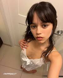 Jenna Ortega Nude and Sexy Photo Collection - Fappenist