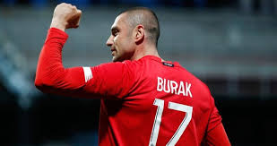Burak yılmaz, 15 temmuz 1985 tarihinde antalya'da dünyaya geldi. Burak Yilmaz Lille De Sezonun Futbolcusu Secildi Son Dakika Spor Haberleri
