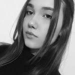 Laura Eifert's Instagram, Twitter & Facebook