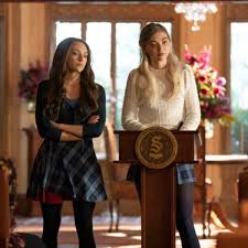 How Lizzie & Josie Could Become Tribrids In Legacies