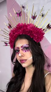 Tutorial de Tocado de Flores y Maquillaje de Catrina