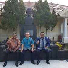 Bri awalnya dirintis oleh raden arja wiraatmadja pada tahun 1895, atau berumur 118 tahun saat ini. Museum Bank Bri Purwokerto
