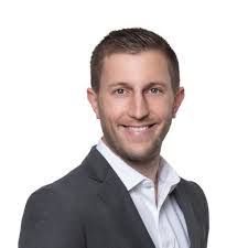 Brett Wakefield's Instagram, Twitter & Facebook