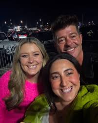 Some of my favorite #ShortNSweet moments 💞 . . . . . . . .  #shortnsweettour #sabrinacarpenter #domingo #taste #goodgraces #robinthicke  #livemusic