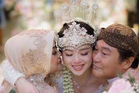 Pernikahan Anak Perempuan Willy Dozan dan Betharia Sonata