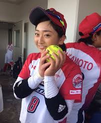 ソフトボールのグラウンドの大きさは性別や年代によって異なっています。特にピッチャーのプレートまでの位置が異なりますので、注意が必要です。 ホームベースからピッチャーズプレートまでの距離は、 男子：14.02m 女子：13.11m (中学生 2021å¹´æœ€æ–°ç‰ˆ å¥³å­ã‚½ãƒ•ãƒˆãƒœãƒ¼ãƒ« ç¾Žäºº å¯æ„›ã„é¸æ‰‹ã‚'ç´¹ä»‹ ã‚½ãƒ•ãƒˆãƒœãƒ¼ãƒ«ã®ç·åˆãƒ¡ãƒ‡ã‚£ã‚¢ ã‚½ãƒ•ãƒˆãƒœãƒ¼ãƒ«ã‚¿ã‚¤ãƒ ã‚º
