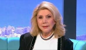 Η λίτσα διαμάντη (ευαγγελία κοσμίδου το πραγματικό όνομα) γεννήθηκε το 1949 στον κολωνό, ενώ σε ηλικία τεσσάρων ετών μετακόμισε με τους γονείς της στο αιγάλεω, όπου τελείωσε το σχολείο. H Litsa Patera Stis Problepseis Sabbatokyriakoy 9 5 Ti Erxetai Sto Fws The Body