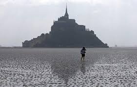 Η γαλλία είναι μία ενιαία, ημιπροεδρική δημοκρατία, της οποίας το μεγαλύτερο μέρος των εδαφών και του πληθυσμού βρίσκεται στη δυτική ευρώπη, αλλά που περιλαμβάνει επίσης πολλές περιοχές και εδάφη διάσπαρτα σε ολόκληρη την υφήλιο. Gallia Ekplhktikes Eikones Apo Thn Palirroia Toy Aiwna Pics Patras Events