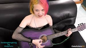 Sừng Châu Á chị kế muốn vòi nước của chị kế!